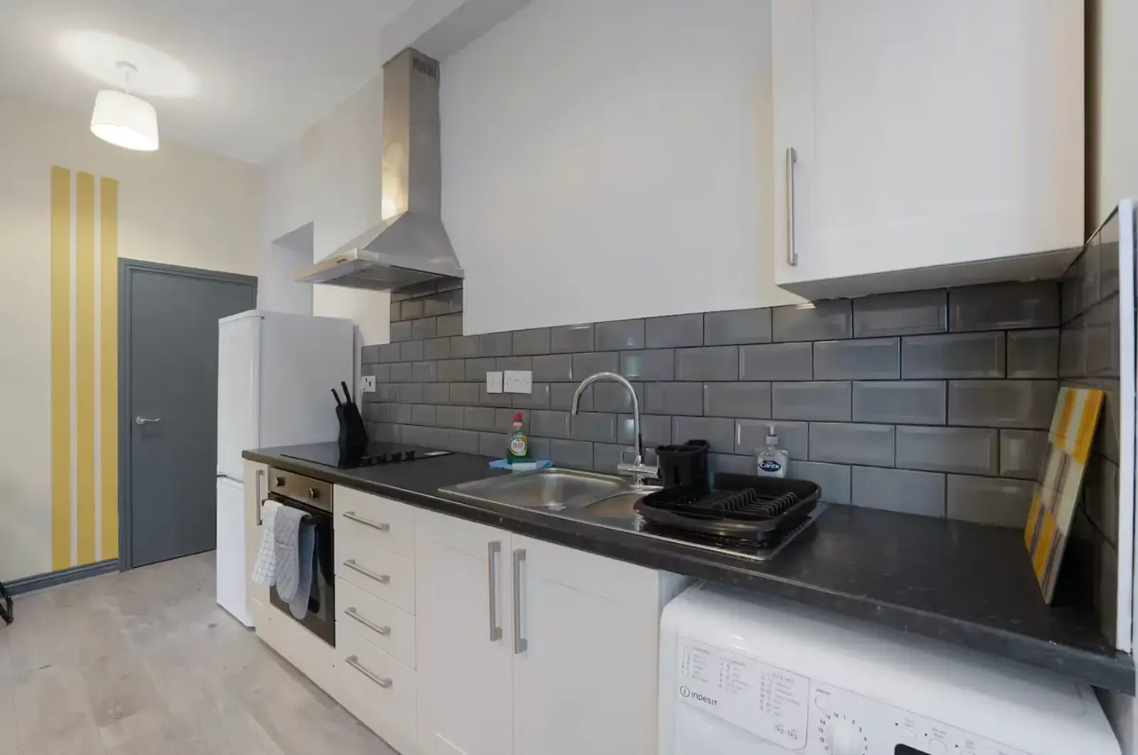 View 1, 82 Church Road by Mia Partners in 82 Church Road, TS18 1TW 1, 82 Church Road by Mia Partners in 82 Church Road, TS18 1TW - Property image 6 - VivreStays