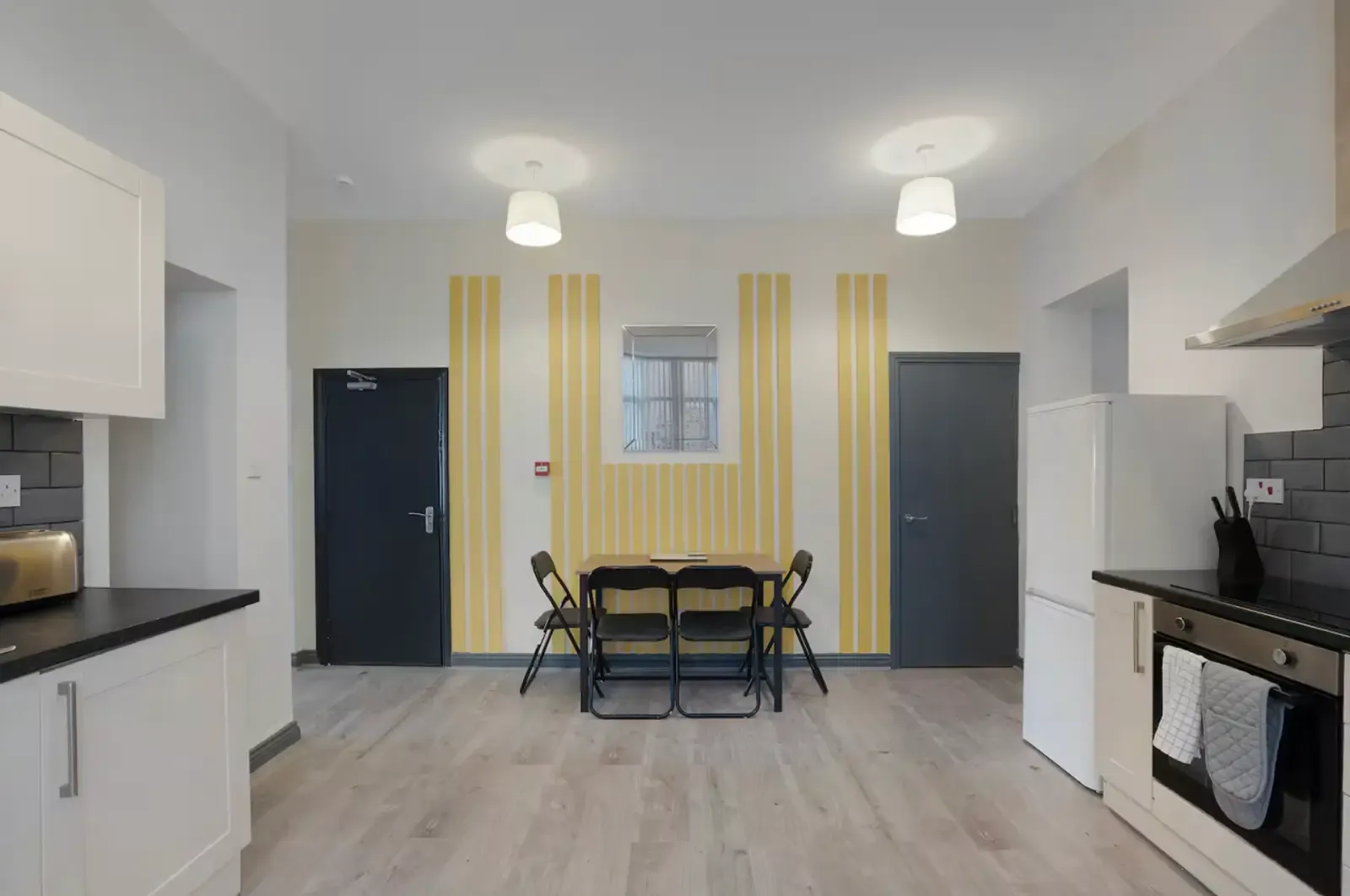 View 1, 82 Church Road by Mia Partners in 82 Church Road, TS18 1TW 1, 82 Church Road by Mia Partners in 82 Church Road, TS18 1TW - Property image 9 - VivreStays