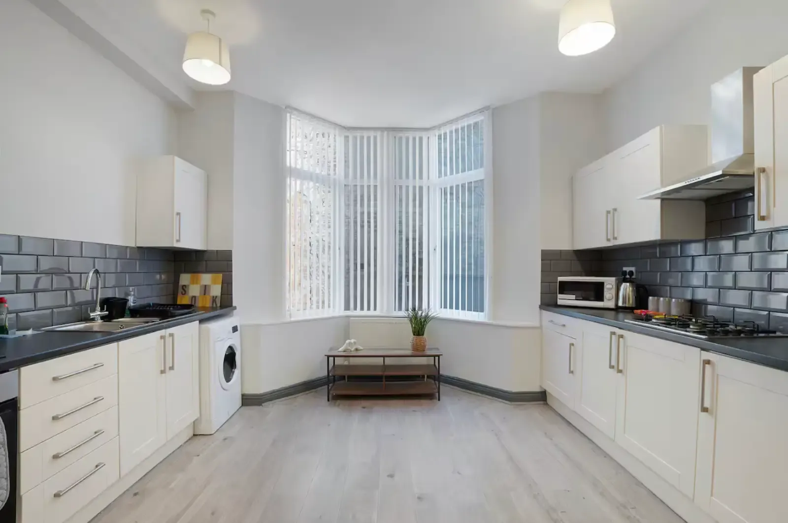 View 1, 82 Church Road by Mia Partners in 82 Church Road, TS18 1TW 1, 82 Church Road by Mia Partners in 82 Church Road, TS18 1TW - Property image 8 - VivreStays