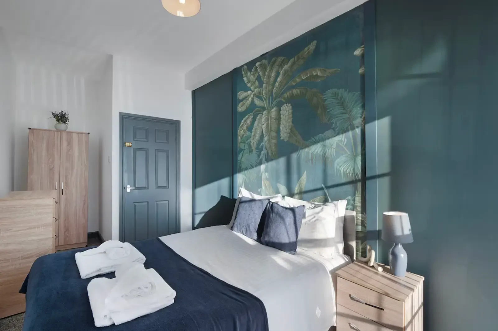 View 1, 82 Church Road by Mia Partners in 82 Church Road, TS18 1TW 1, 82 Church Road by Mia Partners in 82 Church Road, TS18 1TW - Property image 17 - VivreStays