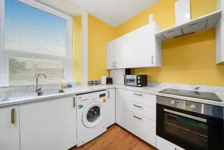 View Ground Floor Flat, 272 North Road West by Mia Partners in 272 North Road West, Plymouth, PL1 5DQ, United Kingdom Ground Floor Flat, 272 North Road West by Mia Partners in 272 North Road West, Plymouth, PL1 5DQ, United Kingdom - Property image 3 - VivreStays