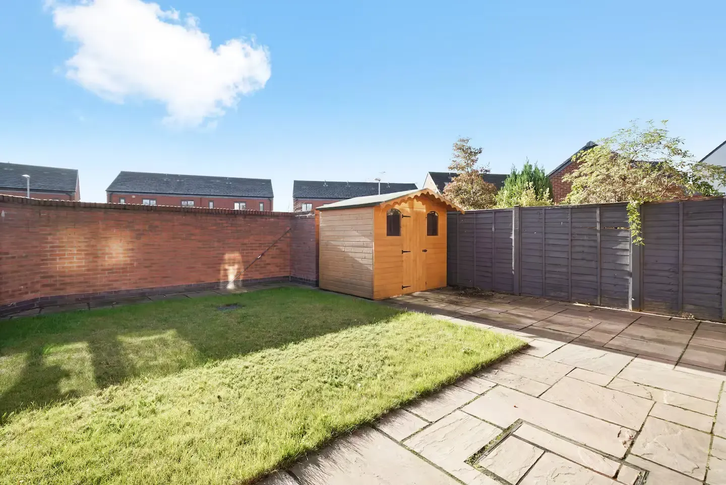 Europa Gardens by Mia Partners in 17 Europa Gardens, Wolverhampton, WV10 6BY, United Kingdom - Property image 2 - VivreStays