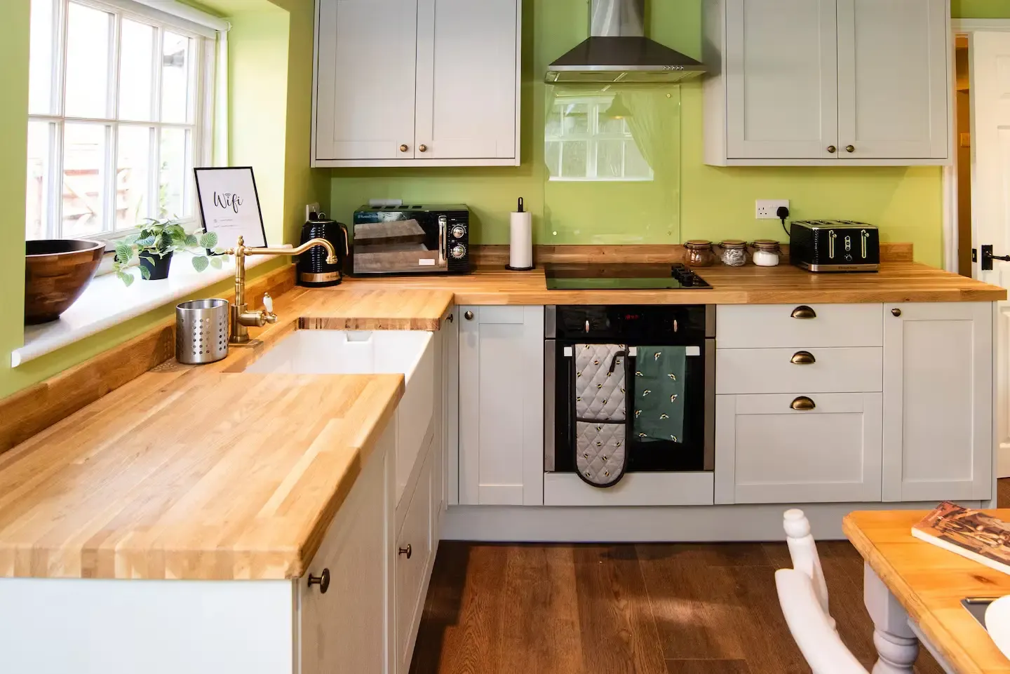 View Lowes Cottage by Mia Partners in NG14 5HW, Nottingham, Nottinghamshire, England, United Kingdom Lowes Cottage by Mia Partners in NG14 5HW, Nottingham, Nottinghamshire, England, United Kingdom - Property image 2 - VivreStays