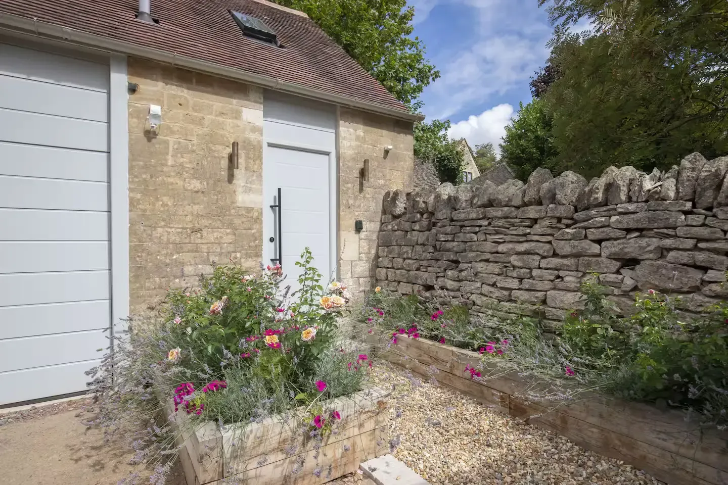 View Private Road by Mia Partners in GL5 5BT, Stroud, Gloucestershire, England, United Kingdom Private Road by Mia Partners in GL5 5BT, Stroud, Gloucestershire, England, United Kingdom - Property image 6 - VivreStays