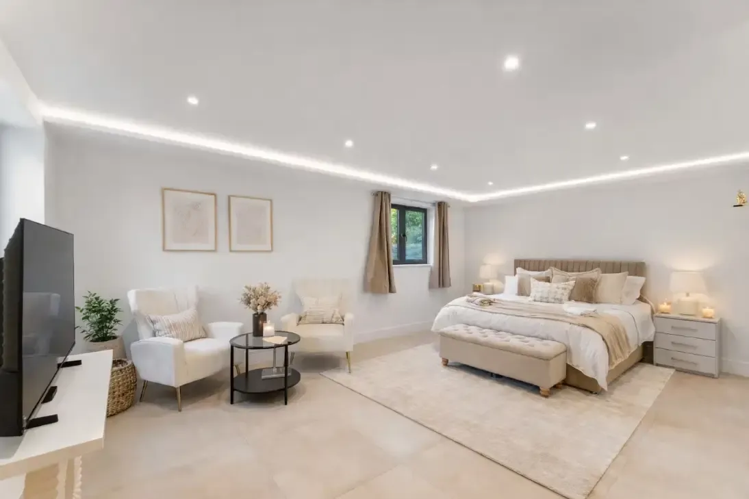 1 Phoenix Close by Mia Partners in 1 Phoenix Close, Gerrards Cross, SL9 7AU, United Kingdom - Property image 2 - VivreStays
