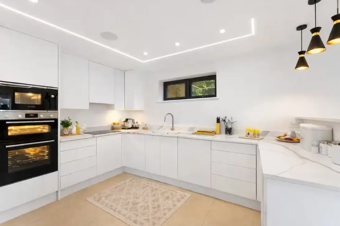 1 Phoenix Close by Mia Partners in 1 Phoenix Close, Gerrards Cross, SL9 7AU, United Kingdom - Property image 4 - VivreStays