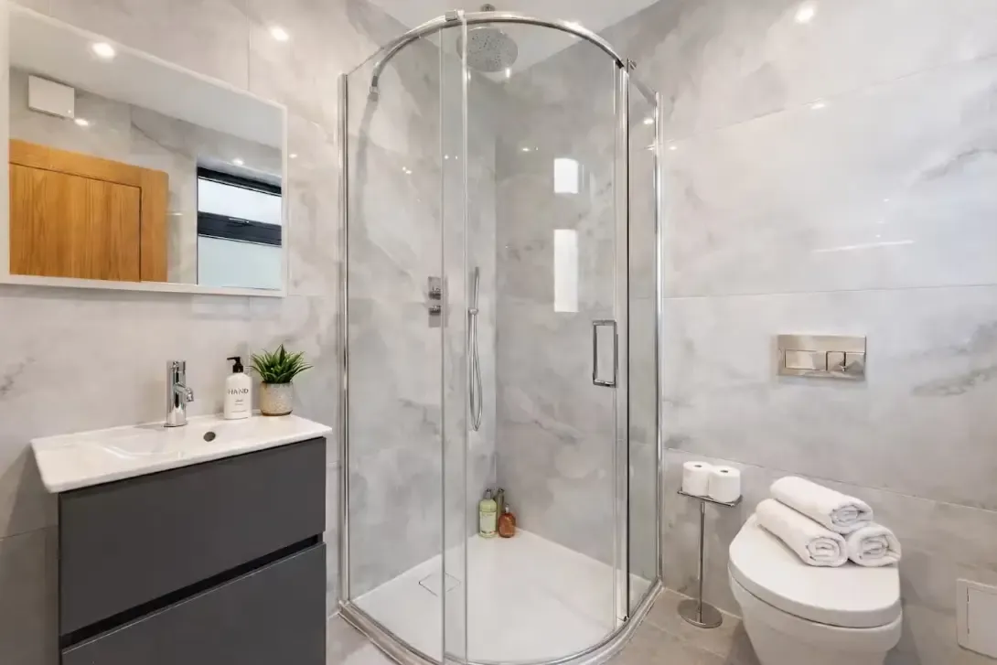 1 Phoenix Close by Mia Partners in 1 Phoenix Close, Gerrards Cross, SL9 7AU, United Kingdom - Property image 8 - VivreStays