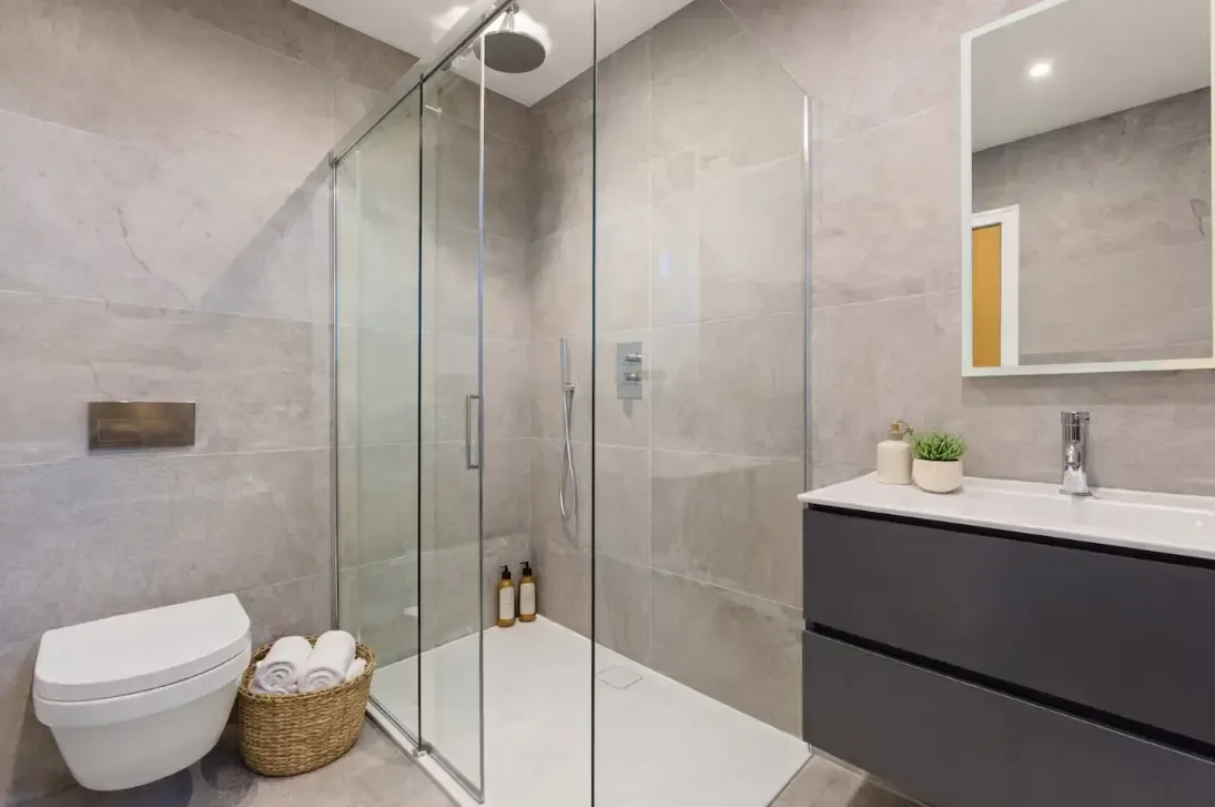 1 Phoenix Close by Mia Partners in 1 Phoenix Close, Gerrards Cross, SL9 7AU, United Kingdom - Property image 9 - VivreStays