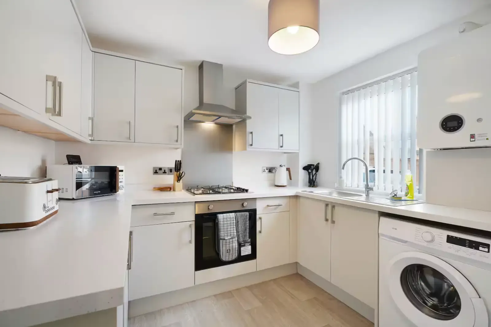2 Farrier Mews by Mia Partners in 2 Farrier Mews, Lazenby, Middlesbrough, TS6 8DJ, United Kingdom - Property image 4 - VivreStays