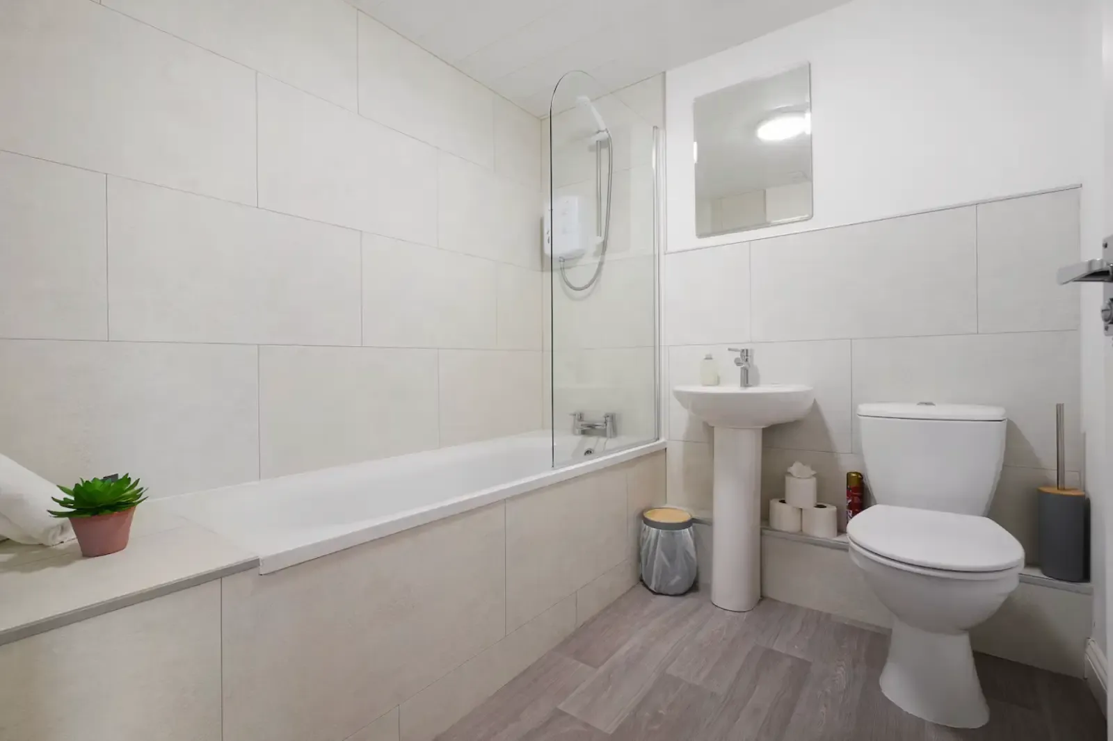 2 Farrier Mews by Mia Partners in 2 Farrier Mews, Lazenby, Middlesbrough, TS6 8DJ, United Kingdom - Property image 7 - VivreStays