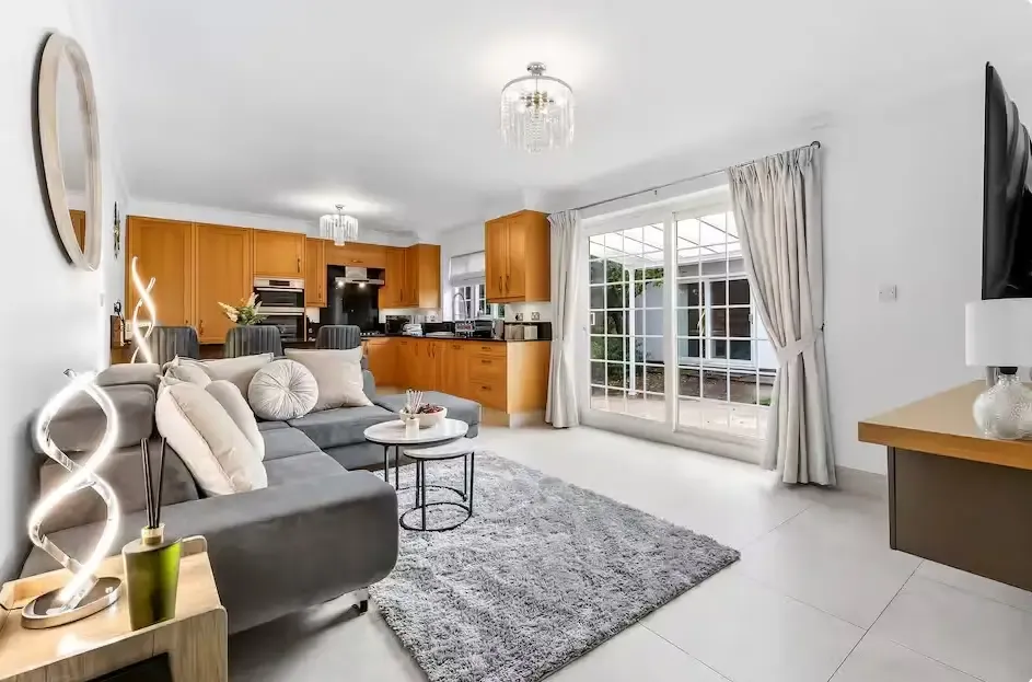 The Ridge Residence by Mia Partners in WD17 4WU - Property image 3 - VivreStays
