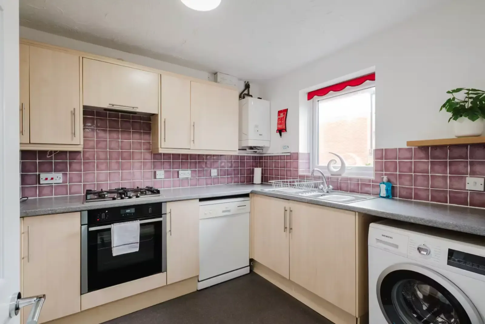 25 Wallmead Gardens by Mia Partners in 25 Wallmead Gardens, Milton Keynes, MK5 8ER, United Kingdom - Property image 4 - VivreStays