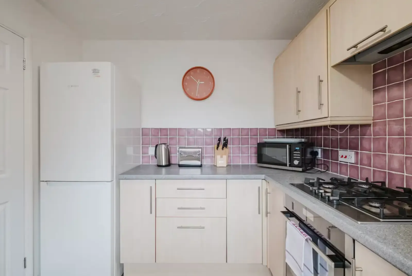 25 Wallmead Gardens by Mia Partners in 25 Wallmead Gardens, Milton Keynes, MK5 8ER, United Kingdom - Property image 5 - VivreStays