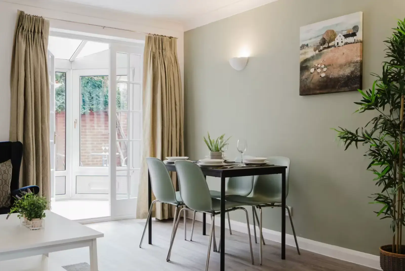 View 25 Wallmead Gardens by Mia Partners 25 Wallmead Gardens by Mia Partners serviced apartment - Milton Keynes - VivreStays