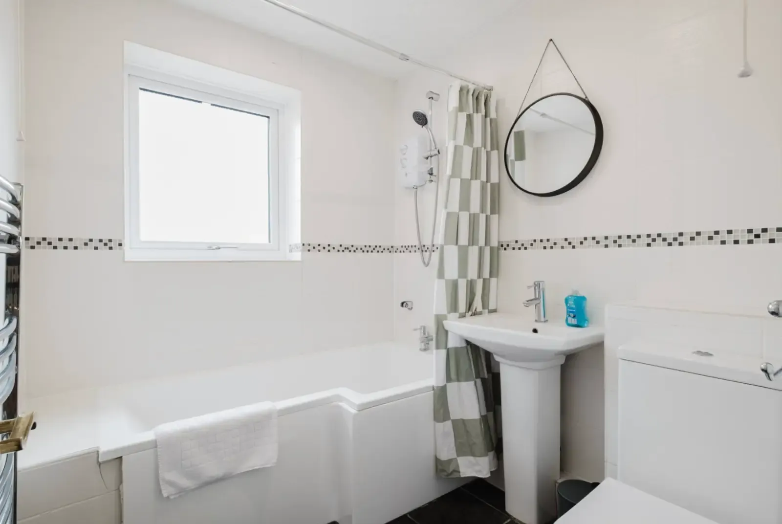 25 Wallmead Gardens by Mia Partners in 25 Wallmead Gardens, Milton Keynes, MK5 8ER, United Kingdom - Property image 11 - VivreStays
