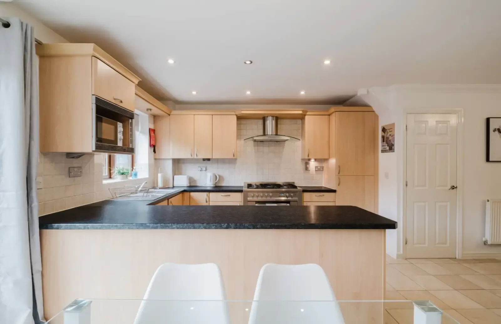 22 Corris Court by Mia Partners in 22 Corris Court, MK10 9NR - Property image 4 - VivreStays