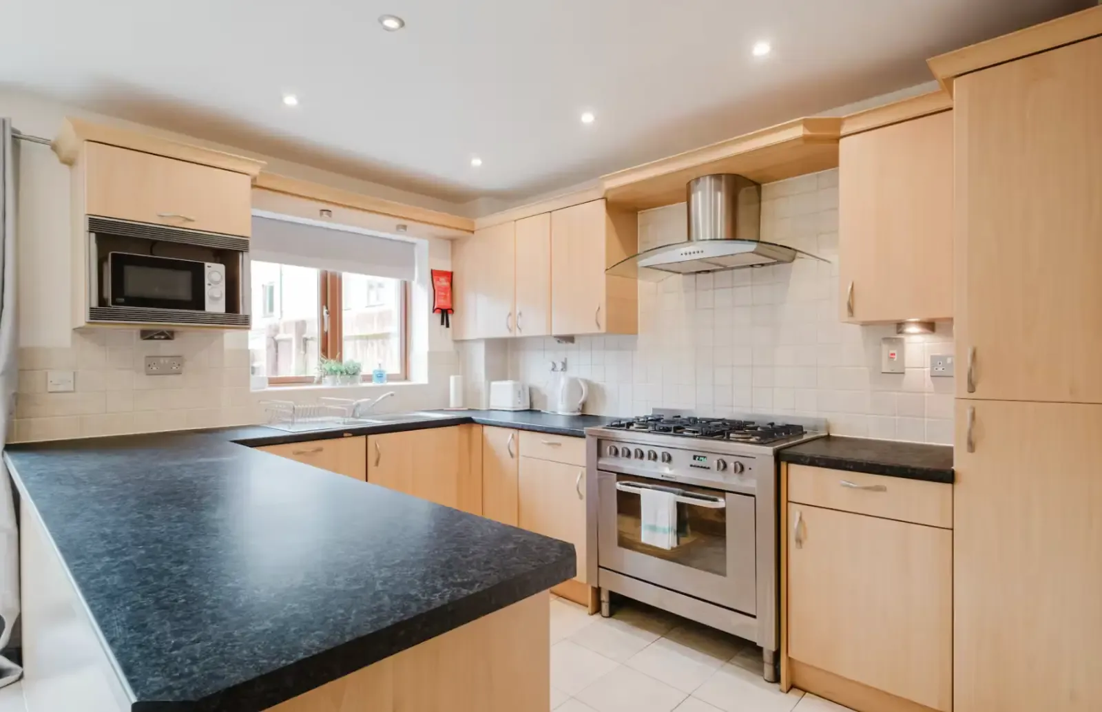 22 Corris Court by Mia Partners in 22 Corris Court, MK10 9NR - Property image 3 - VivreStays