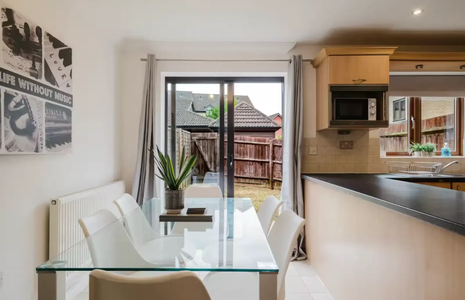 22 Corris Court by Mia Partners in 22 Corris Court, MK10 9NR - Property image 5 - VivreStays
