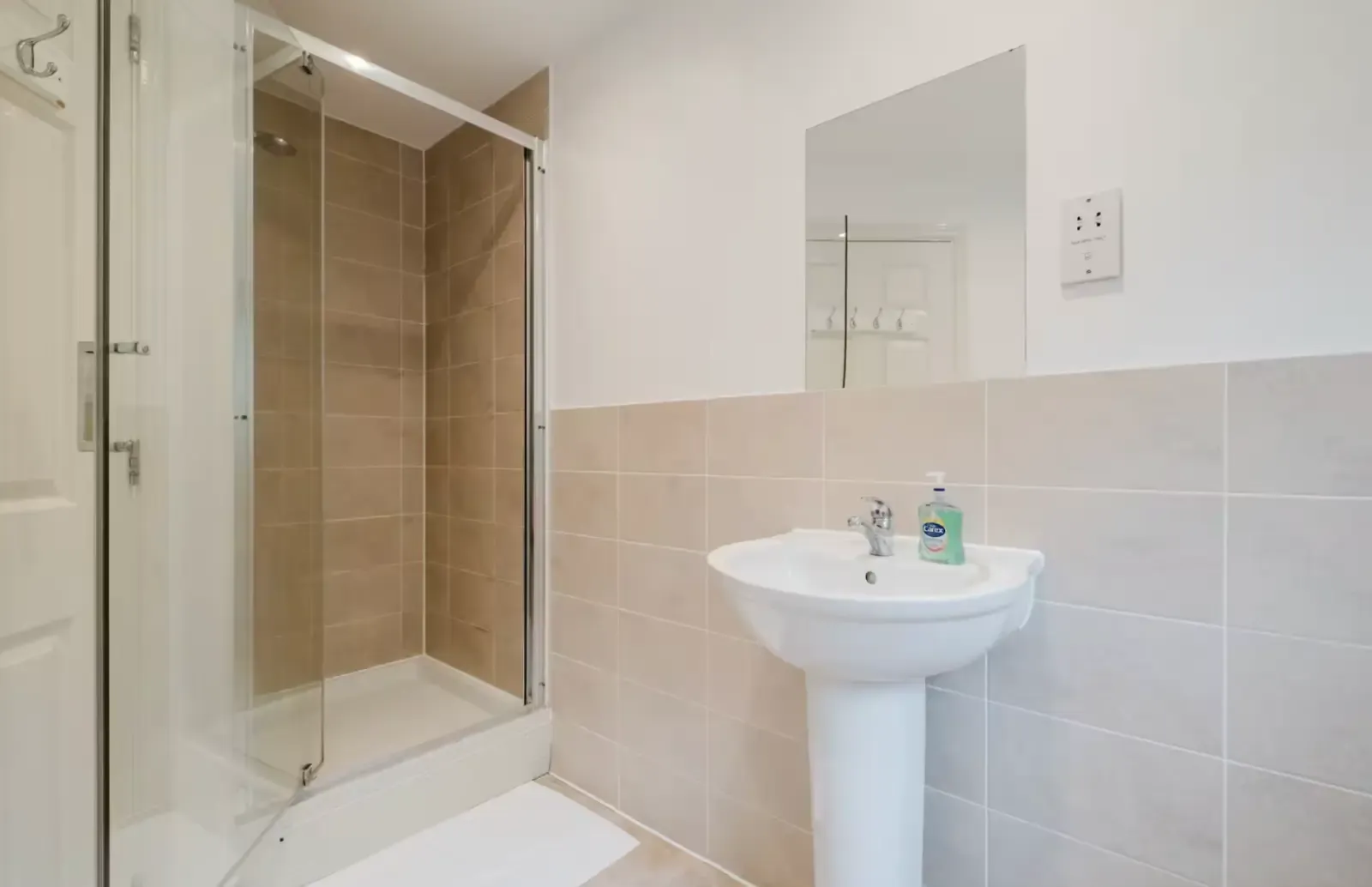 22 Corris Court by Mia Partners in 22 Corris Court, MK10 9NR - Property image 13 - VivreStays