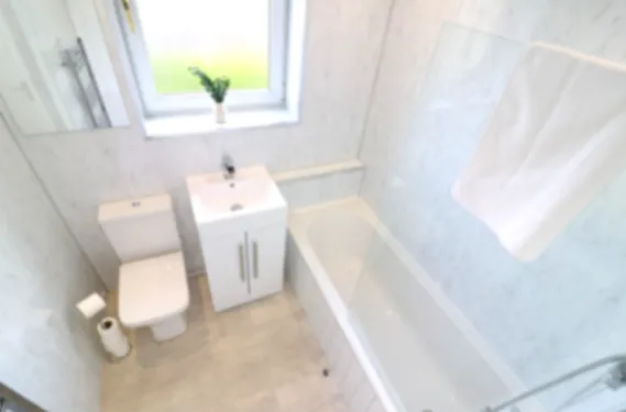 Hattrix View - Cumbernauld Cumbernauld - Apartment in G67 2SE, Glasgow, North Lanarkshire, Scotland, United Kingdom - Property image 2 - VivreStays