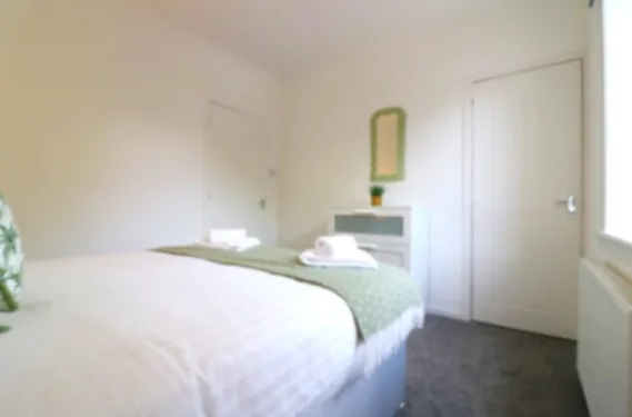 Hattrix View - Cumbernauld Cumbernauld - Apartment in G67 2SE, Glasgow, North Lanarkshire, Scotland, United Kingdom - Property image 10 - VivreStays