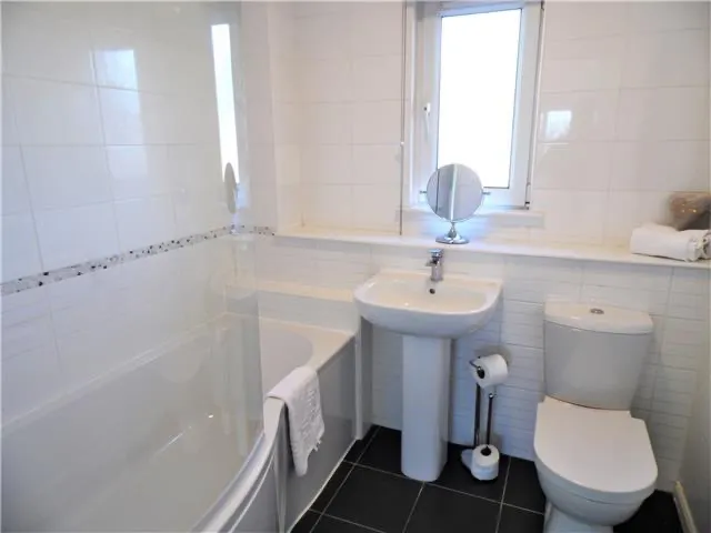 Angus House - Glasgow Glasgow - Apartment in G33 5DQ - Property image 39 - VivreStays