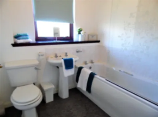 Douglas View Blantyre Blantyre - Apartment in G72 0TJ, Glasgow, South Lanarkshire, Scotland, United Kingdom - Property image 5 - VivreStays