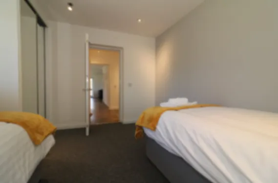 View Railway House 5 bed - Maryhill Glasgow - Apartment in G23 5LA, Glasgow, Glasgow, Scotland, United Kingdom Railway House 5 bed - Maryhill Glasgow - Apartment in G23 5LA, Glasgow, Glasgow, Scotland, United Kingdom - Property image 28 - VivreStays
