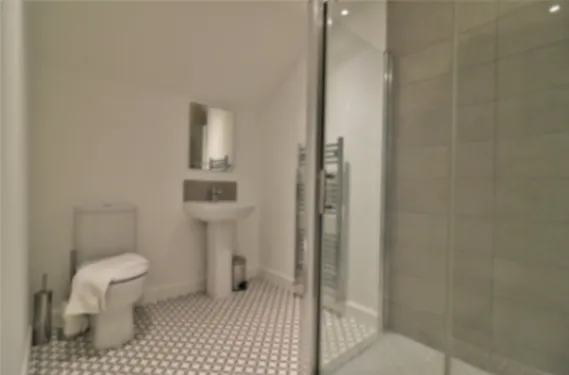 View Railway House 5 bed - Maryhill Glasgow - Apartment in G23 5LA, Glasgow, Glasgow, Scotland, United Kingdom Railway House 5 bed - Maryhill Glasgow - Apartment in G23 5LA, Glasgow, Glasgow, Scotland, United Kingdom - Property image 30 - VivreStays