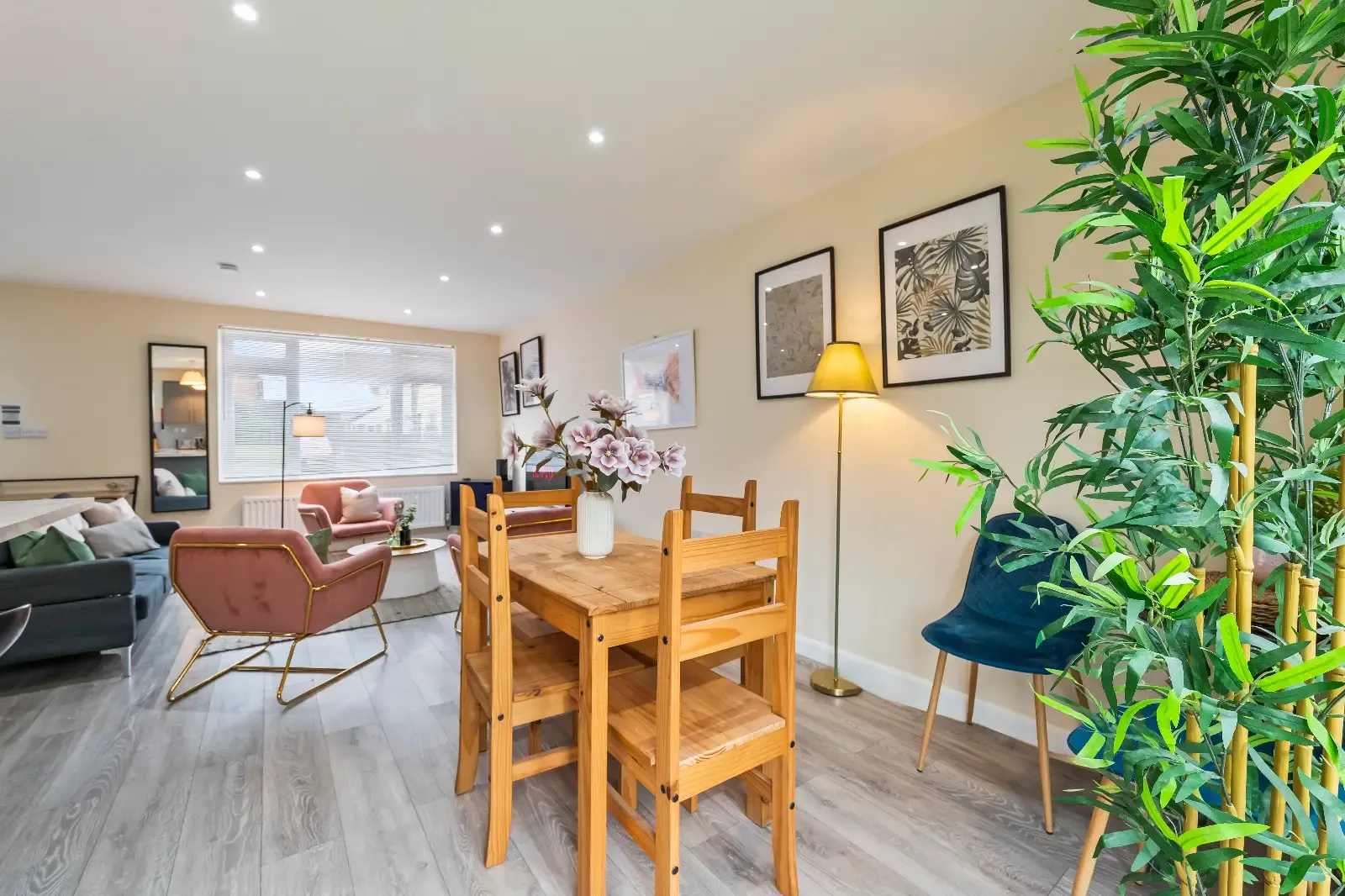 3 Bed Home | Free Parking | Fast WiFi | Gloucester in GL3 4JR - Property image 5 - VivreStays