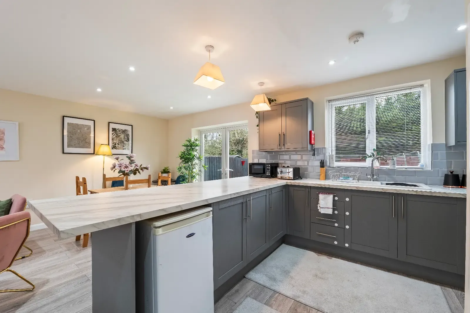 3 Bed Home | Free Parking | Fast WiFi | Gloucester in GL3 4JR - Property image 23 - VivreStays