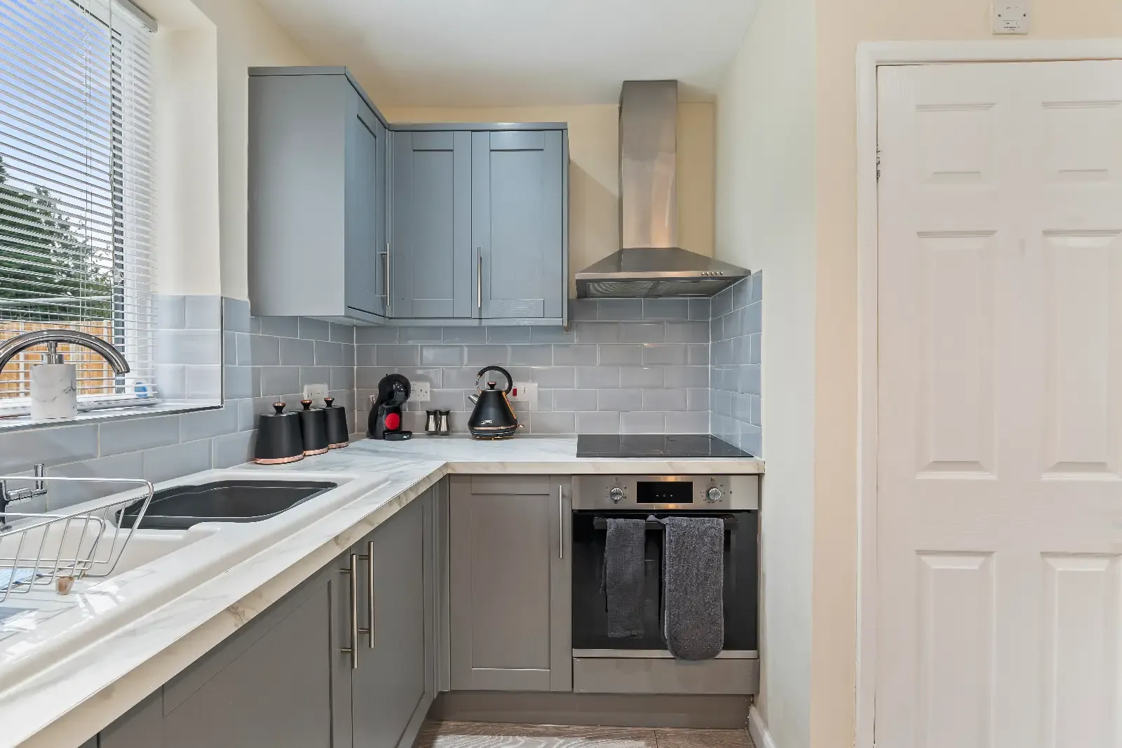 3 Bed Home | Free Parking | Fast WiFi | Gloucester in GL3 4JR - Property image 25 - VivreStays