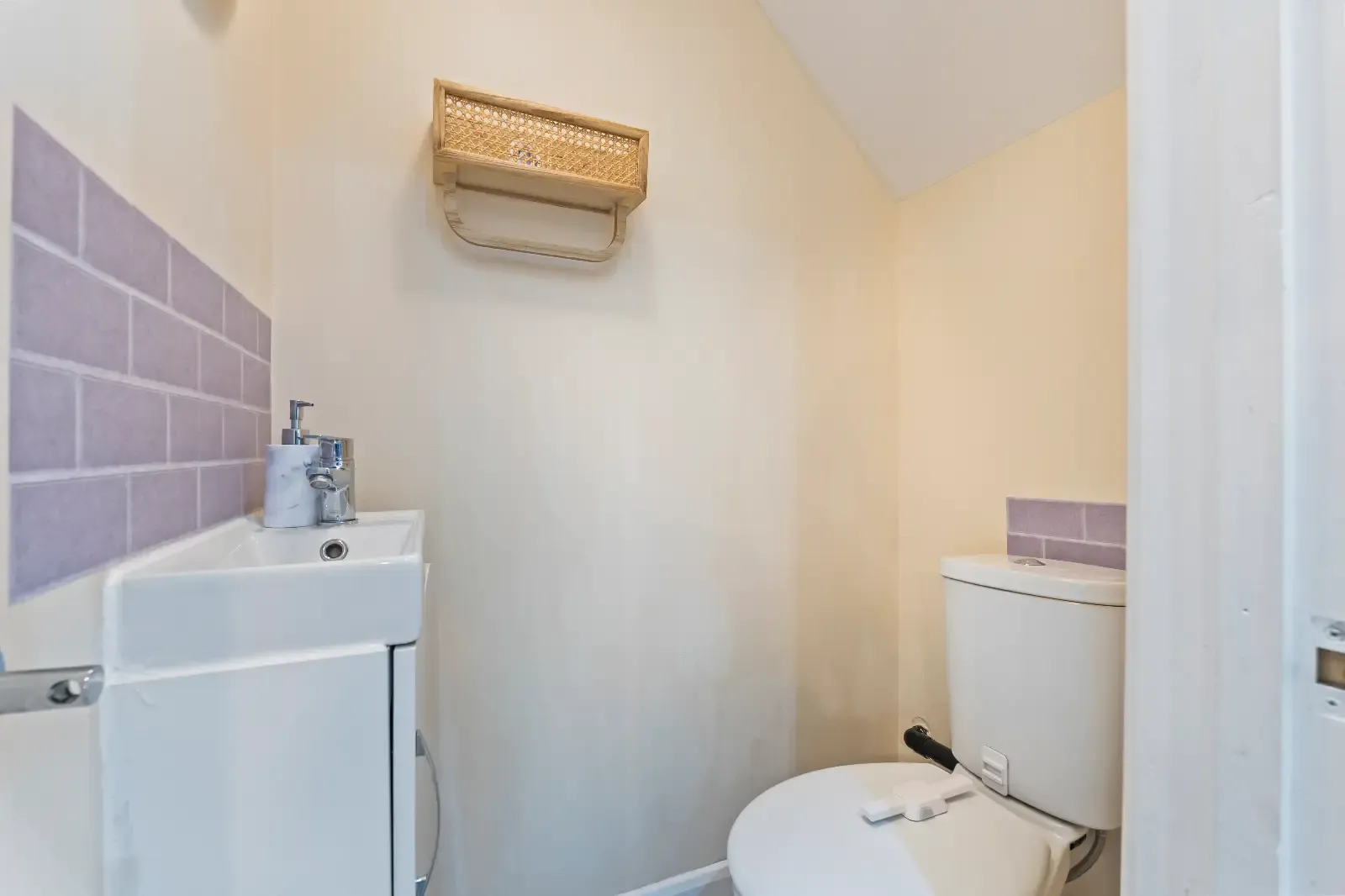 3 Bed Home | Free Parking | Fast WiFi | Gloucester in GL3 4JR - Property image 37 - VivreStays
