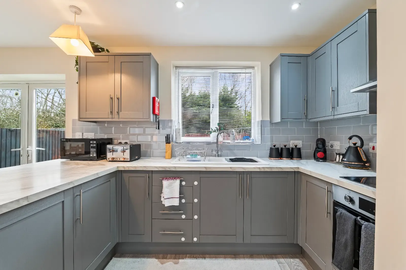 3 Bed Home | Free Parking | Fast WiFi | Gloucester in GL3 4JR - Property image 22 - VivreStays