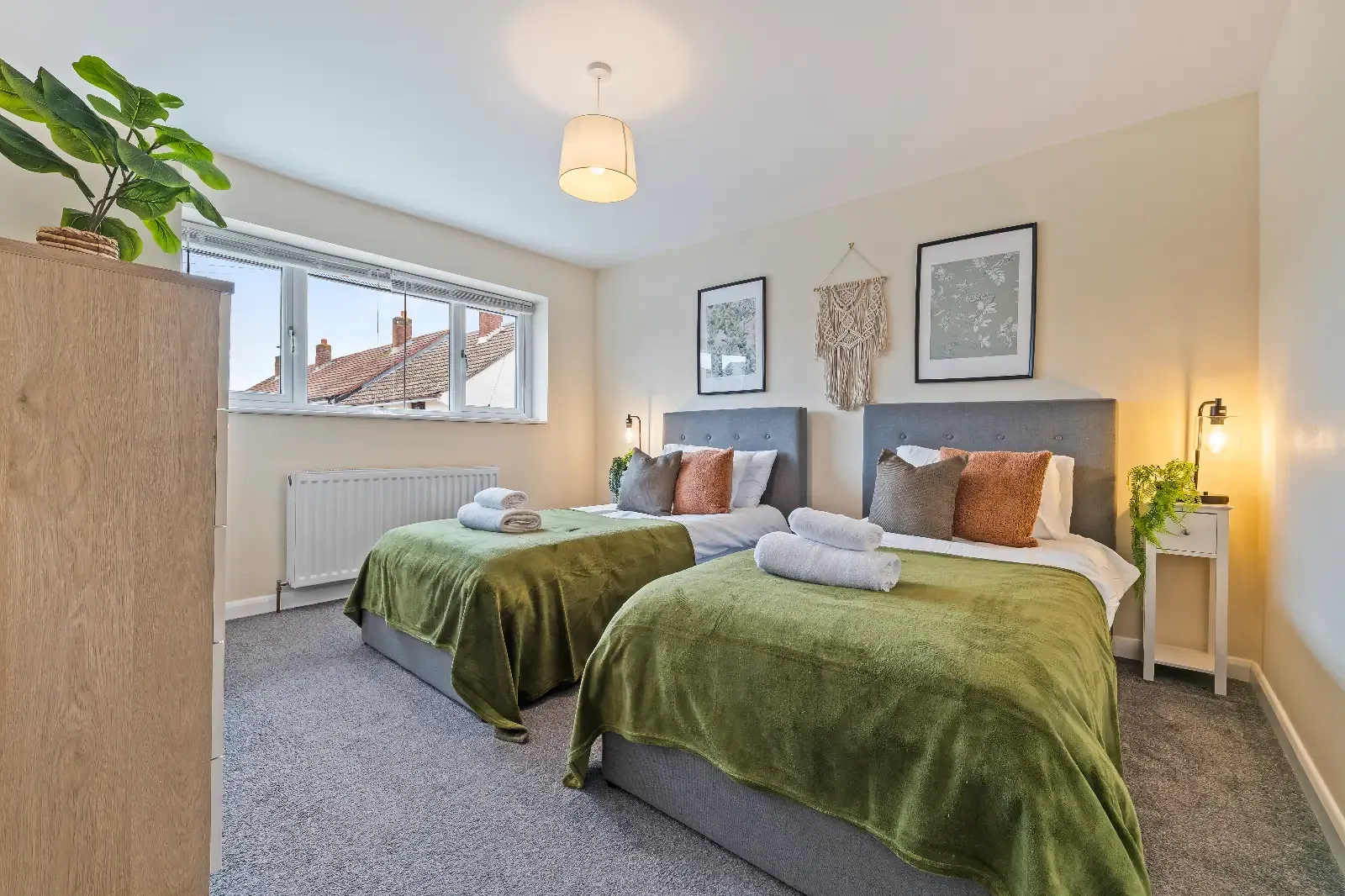 3 Bed Home | Free Parking | Fast WiFi | Gloucester in GL3 4JR - Property image 13 - VivreStays