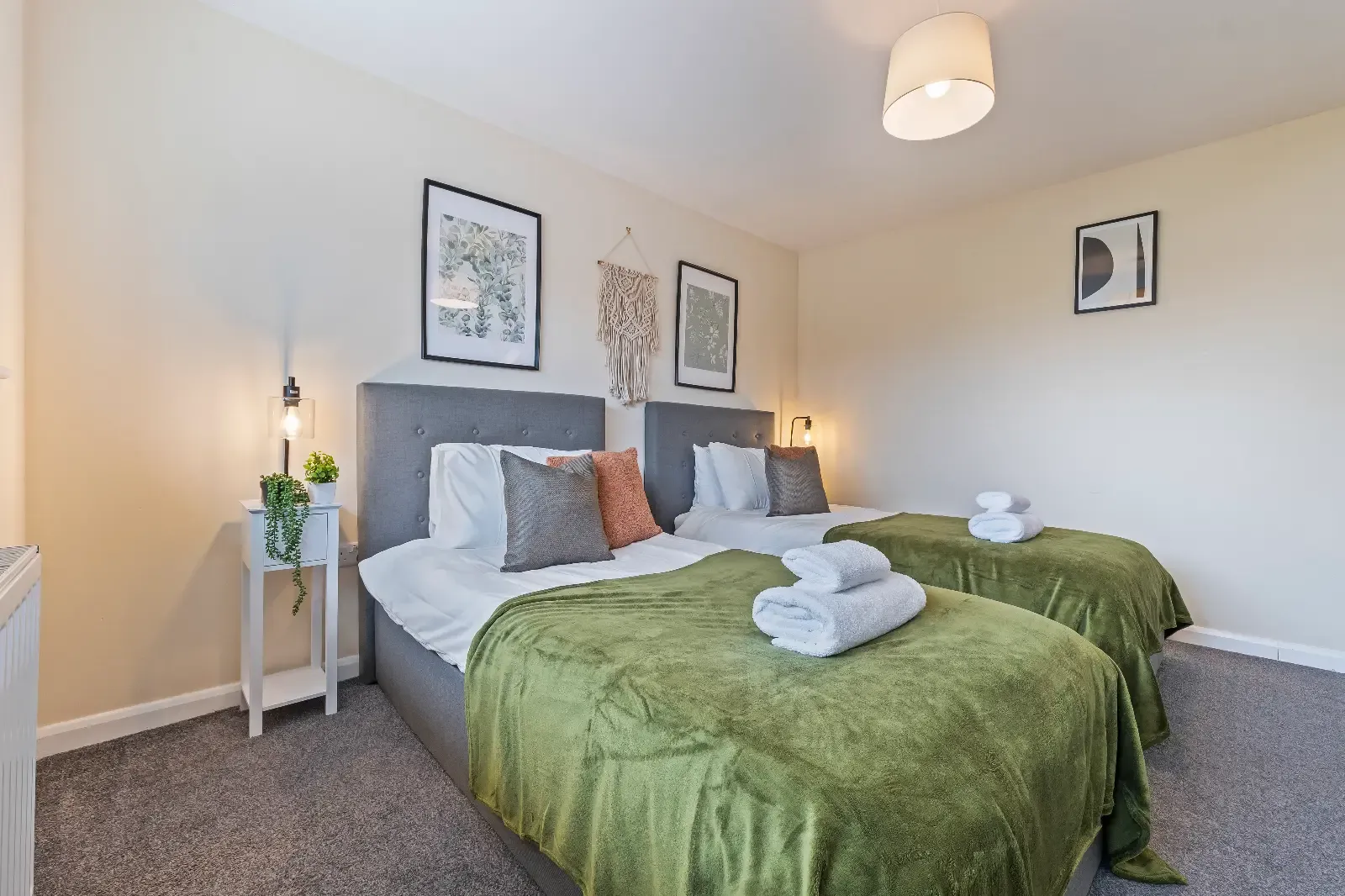 3 Bed Home | Free Parking | Fast WiFi | Gloucester in GL3 4JR - Property image 14 - VivreStays