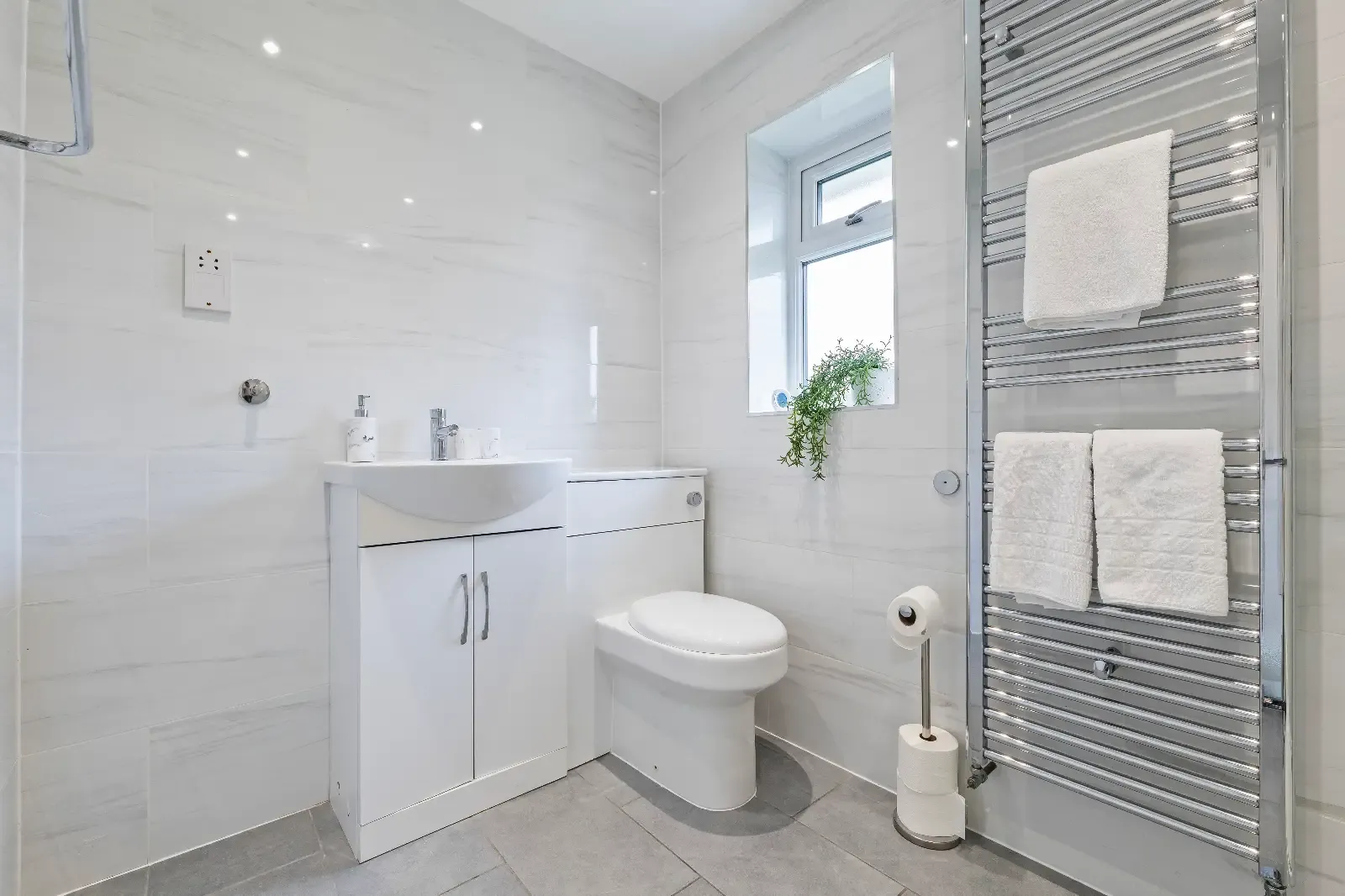 3 Bed Home | Free Parking | Fast WiFi | Gloucester in GL3 4JR - Property image 29 - VivreStays