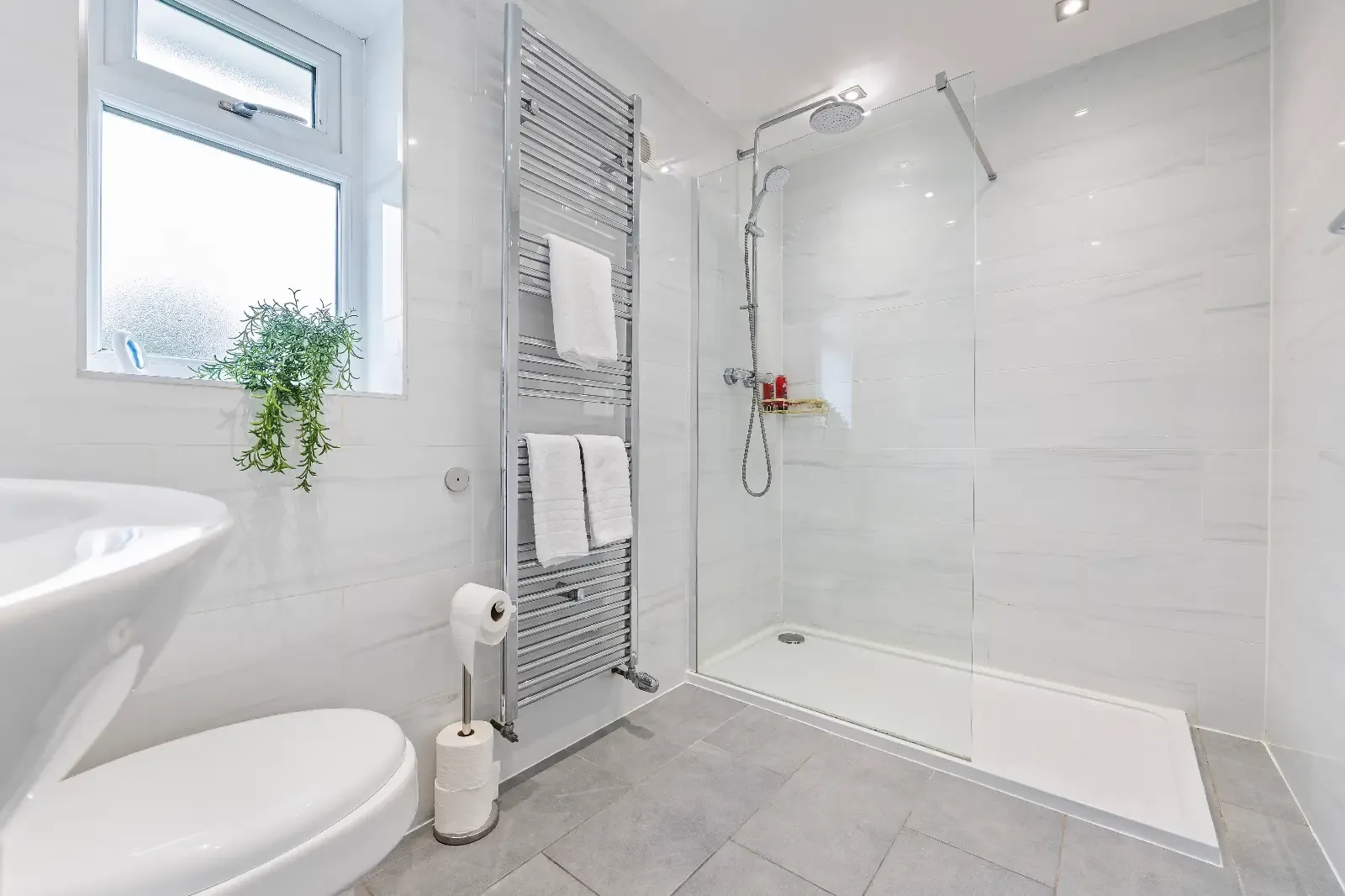 3 Bed Home | Free Parking | Fast WiFi | Gloucester in GL3 4JR - Property image 26 - VivreStays