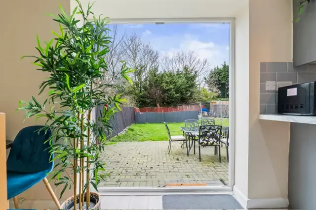 3 Bed Home | Free Parking | Fast WiFi | Gloucester in GL3 4JR - Property image 40 - VivreStays