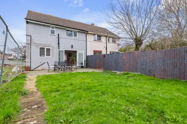 3 Bed Home | Free Parking | Fast WiFi | Gloucester in GL3 4JR - Property image 42 - VivreStays