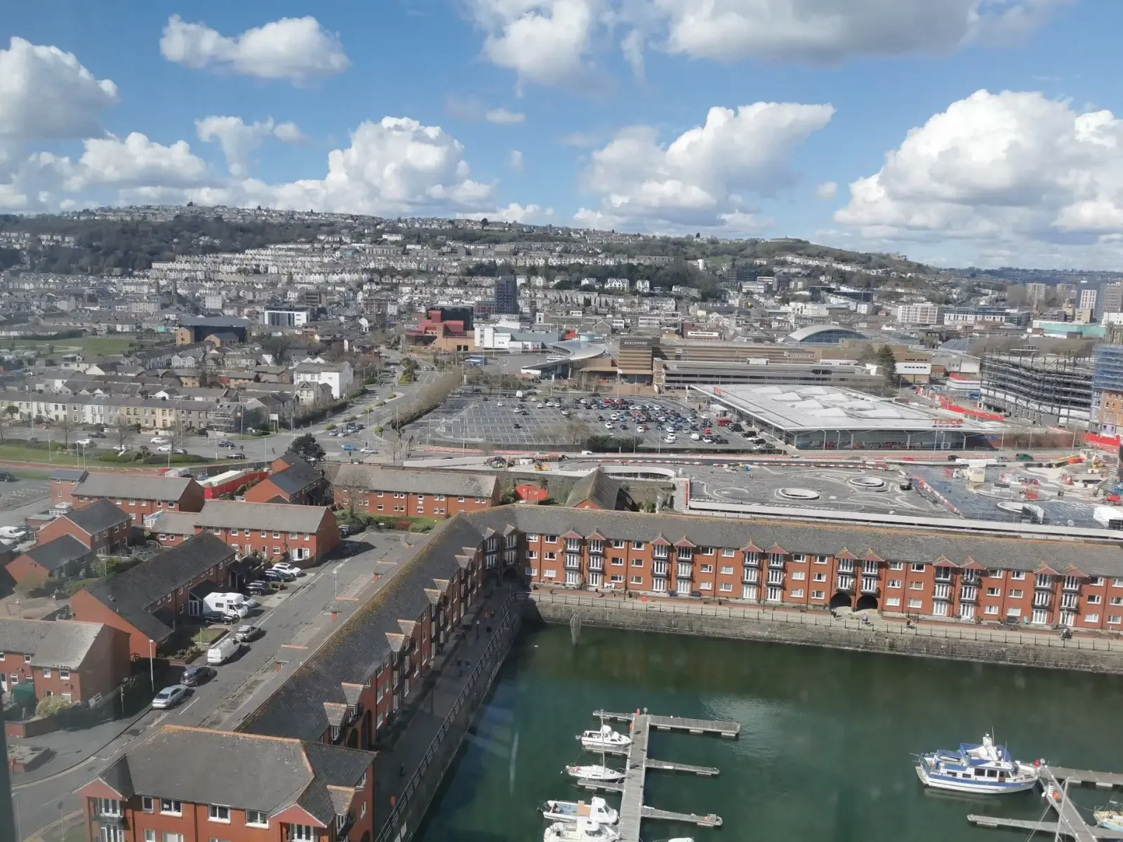 Panoramic View in SA1 1JW, Swansea, Swansea, Wales, United Kingdom - Property image 13 - VivreStays