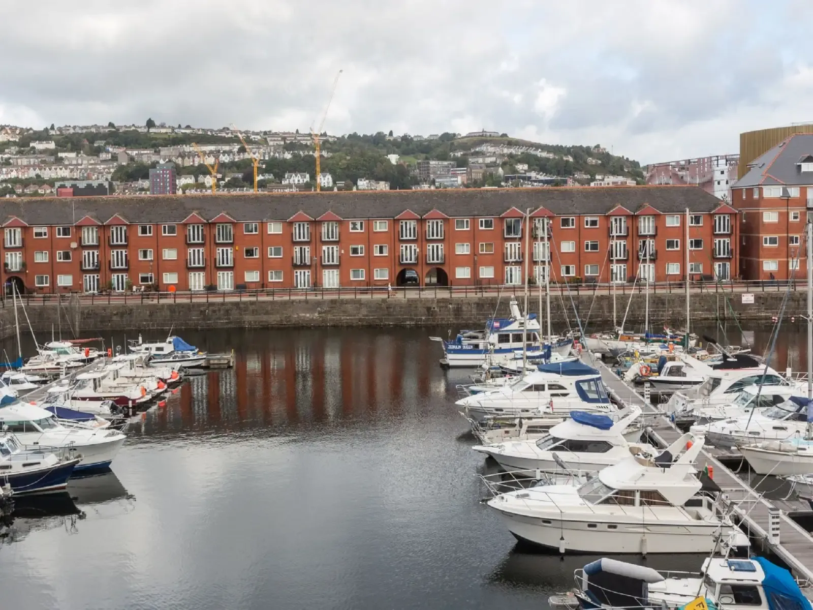 Marina View in Trawler Road, Swansea, SA1 1LB, United Kingdom - Property image 8 - VivreStays