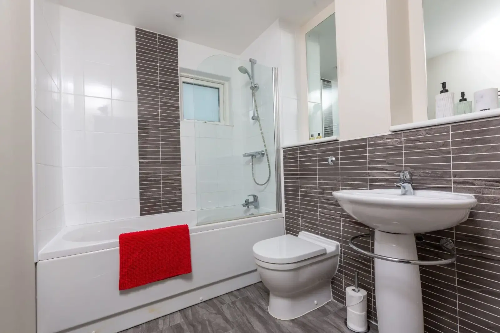 Bayview in SA1 1PL, Swansea, Swansea, Wales, United Kingdom - Property image 6 - VivreStays