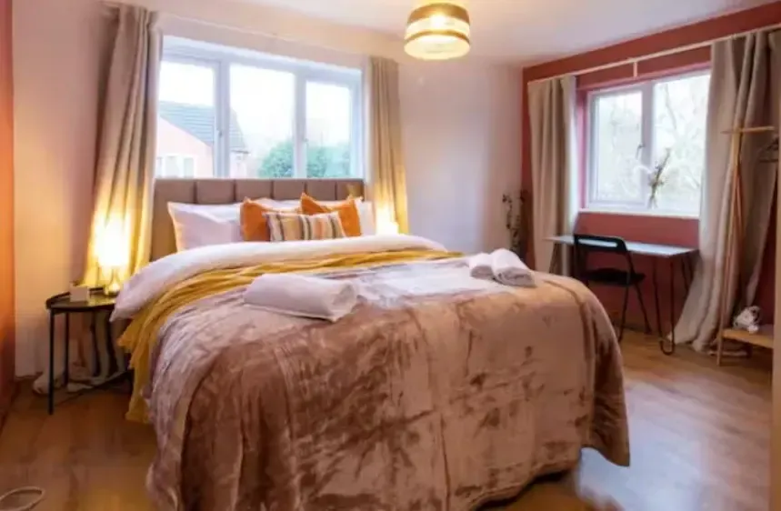 1 bed, 1 bath | FREE driveway parkway | Langsett Road WV10 in 27 Langsett Road, WV10 0TE - Property image 9 - VivreStays