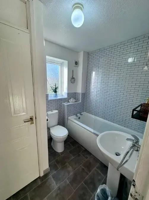 1 bed, 1 bath | FREE driveway parkway | Langsett Road WV10 in 27 Langsett Road, WV10 0TE - Property image 11 - VivreStays