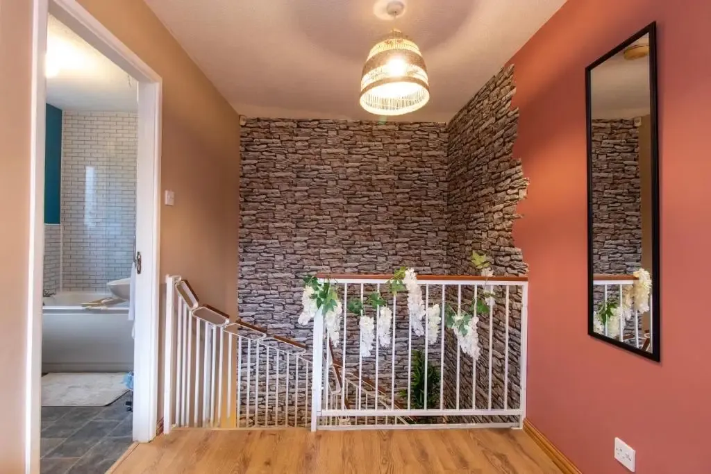 1 bed, 1 bath | FREE driveway parkway | Langsett Road WV10 in 27 Langsett Road, WV10 0TE - Property image 7 - VivreStays