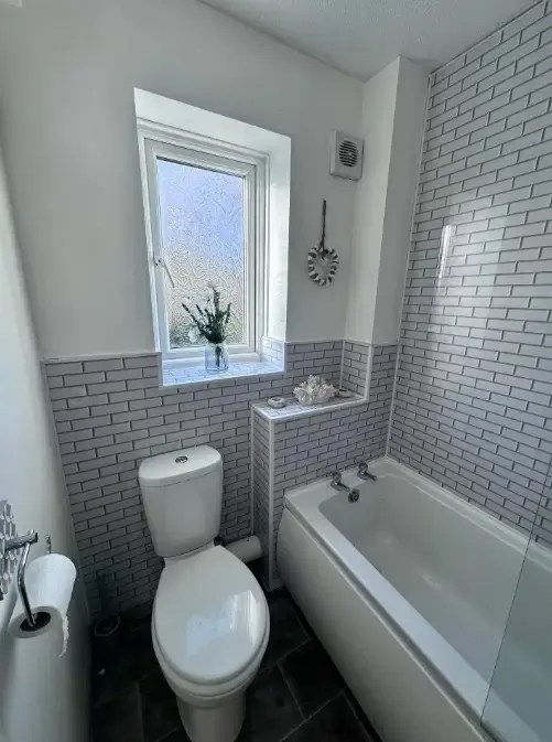 1 bed, 1 bath | FREE driveway parkway | Langsett Road WV10 in 27 Langsett Road, WV10 0TE - Property image 13 - VivreStays