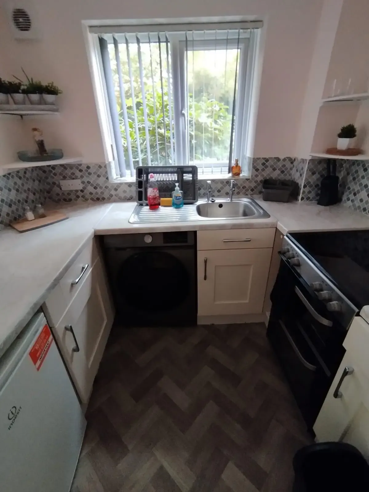 1 bed, 1 bath | FREE driveway parkway | Langsett Road WV10 in 27 Langsett Road, WV10 0TE - Property image 5 - VivreStays