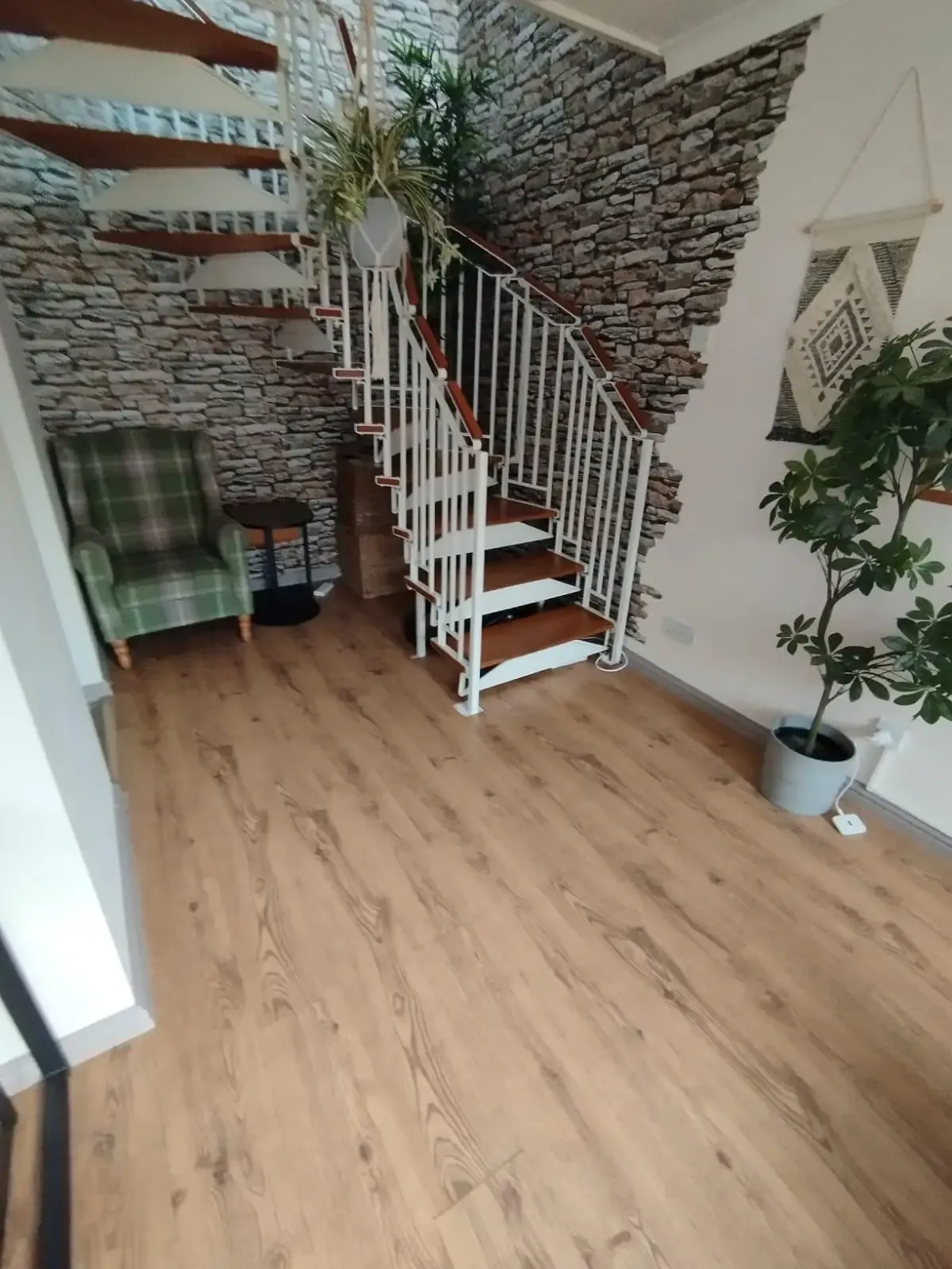 1 bed, 1 bath | FREE driveway parkway | Langsett Road WV10 in 27 Langsett Road, WV10 0TE - Property image 8 - VivreStays