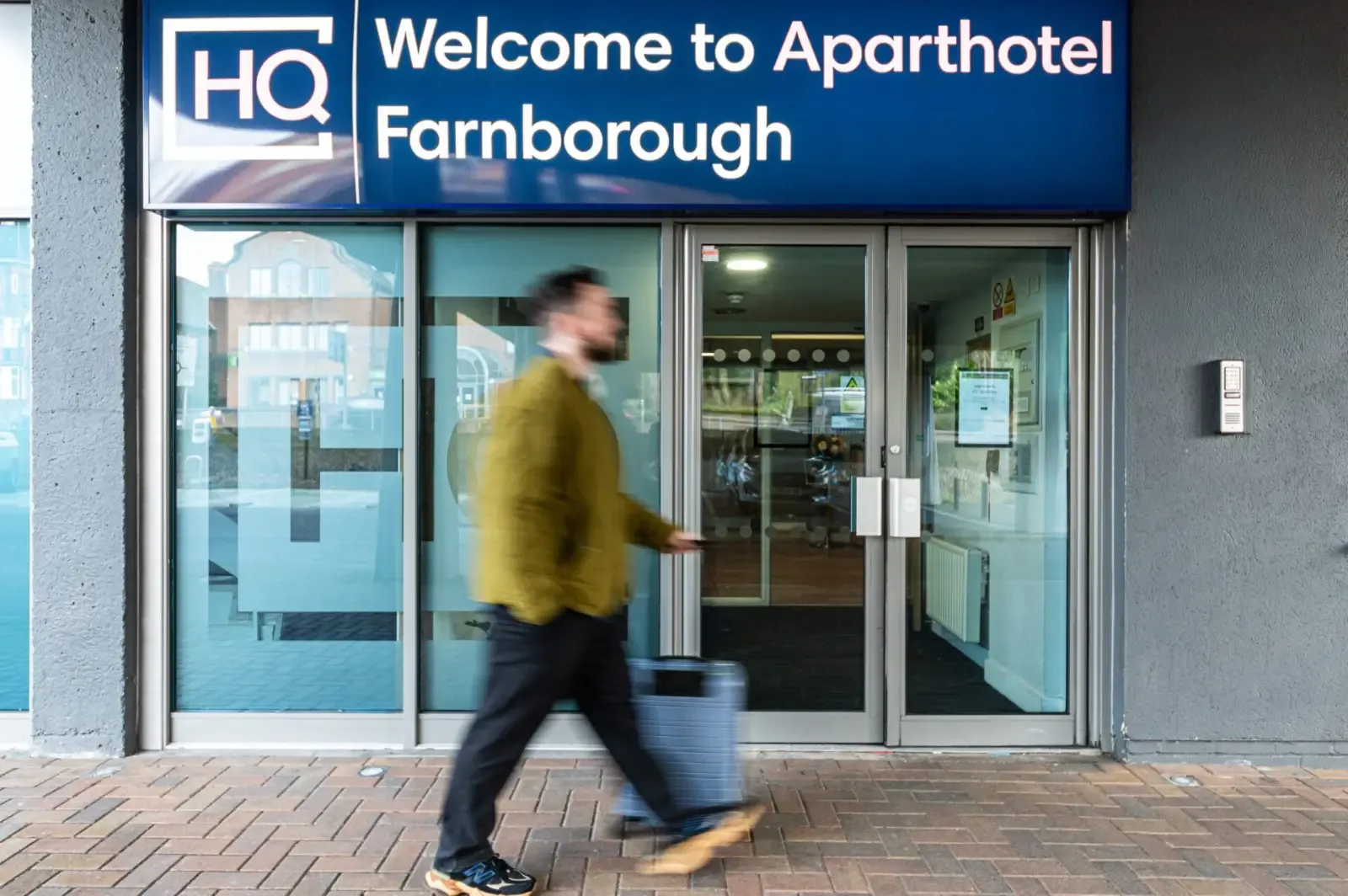 HQ Aparthotel Farnborough - Studios in 2 Victoria Road, Farnborough, GU14 7GX, United Kingdom - Property image 3 - VivreStays